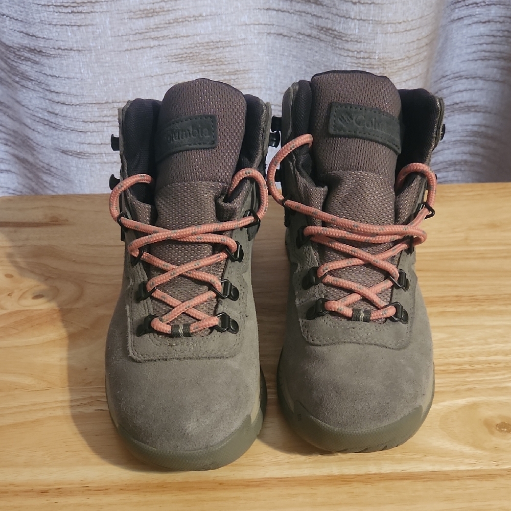 Columbia Women's Newton Ridge Boots Gray
